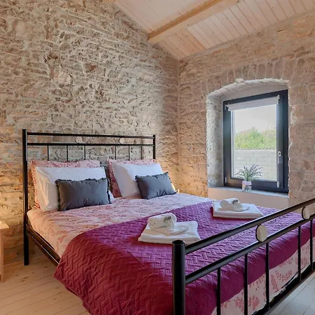 Cozy In With 2 Bedrooms 普拉