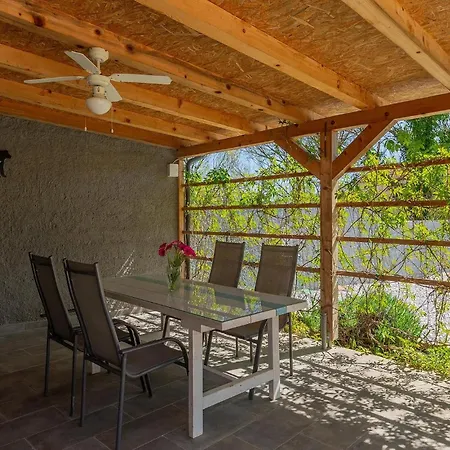 Hébergement de vacances Cozy In With 2 Bedrooms Pula
