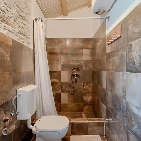 Cozy In With 2 Bedrooms Hébergement de vacances Pula
